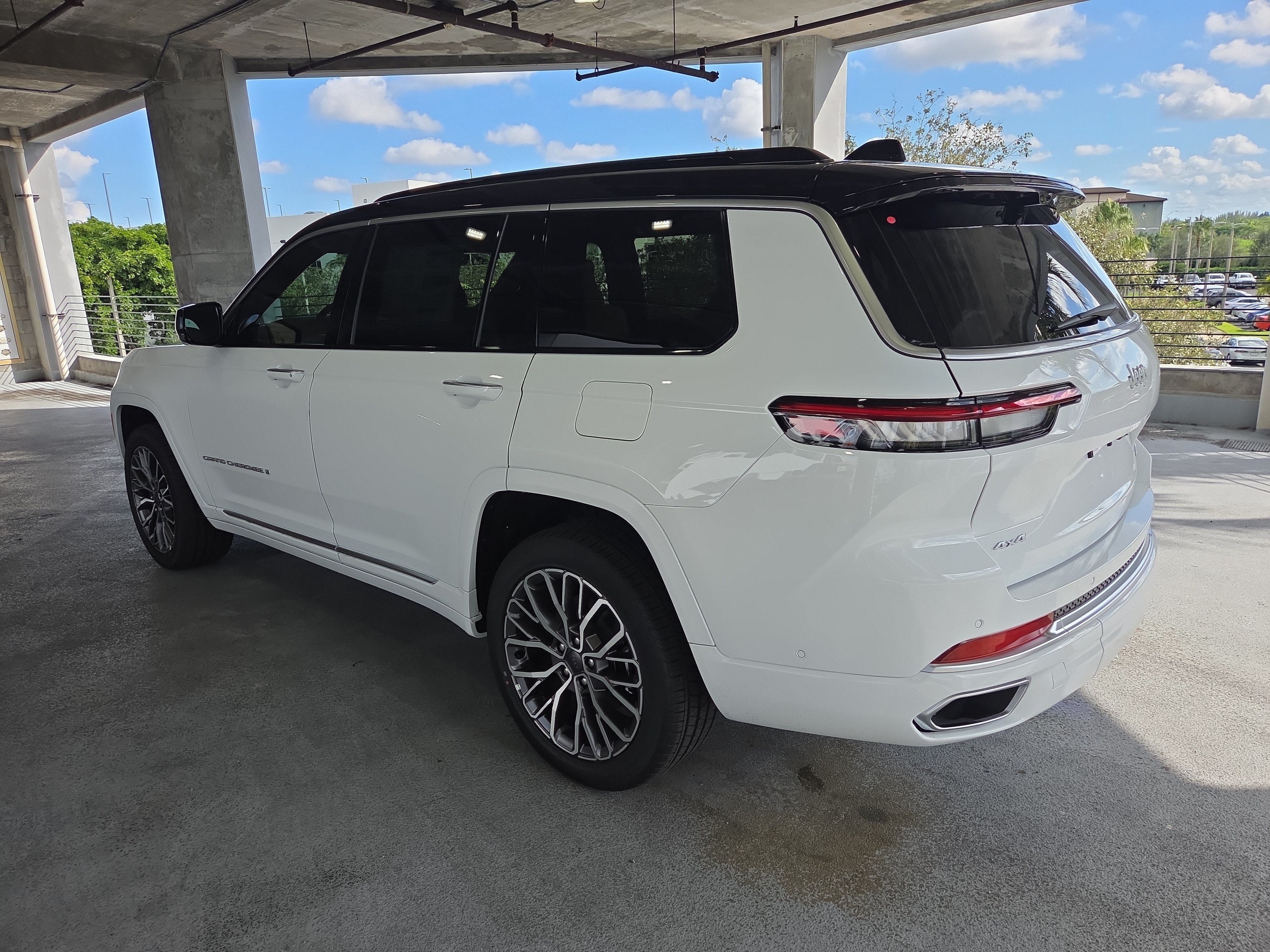 New 2025 Jeep Grand Cherokee L Summit AWD/4WD image 7