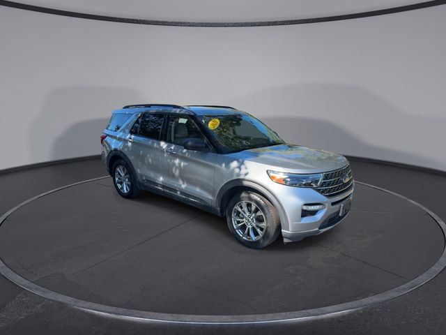 Used 2021 Ford Explorer XLT w/ Equipment Group 202A image 3