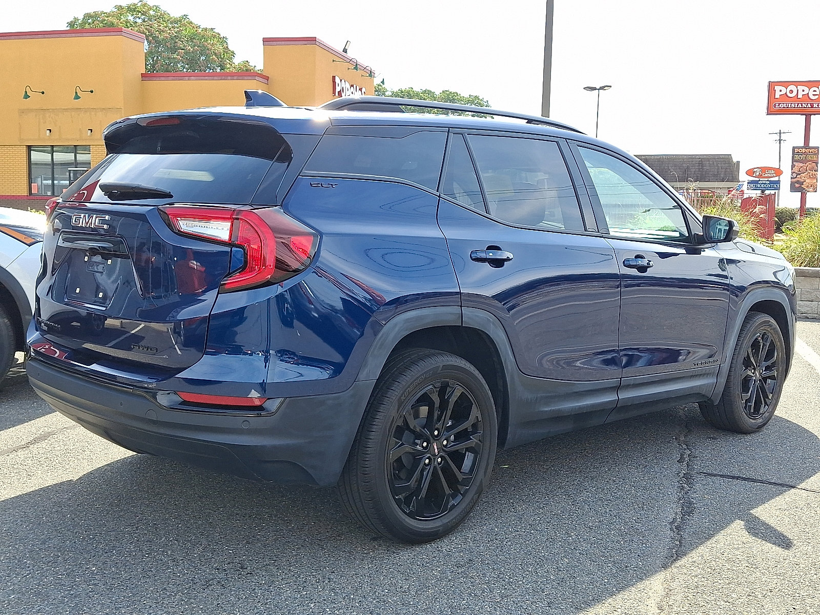 Used 2022 GMC Terrain SLT w/ Tech Package image 6