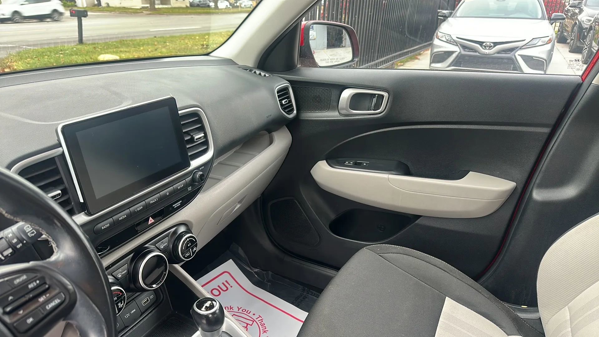 Used 2022 Hyundai Venue SEL image 11