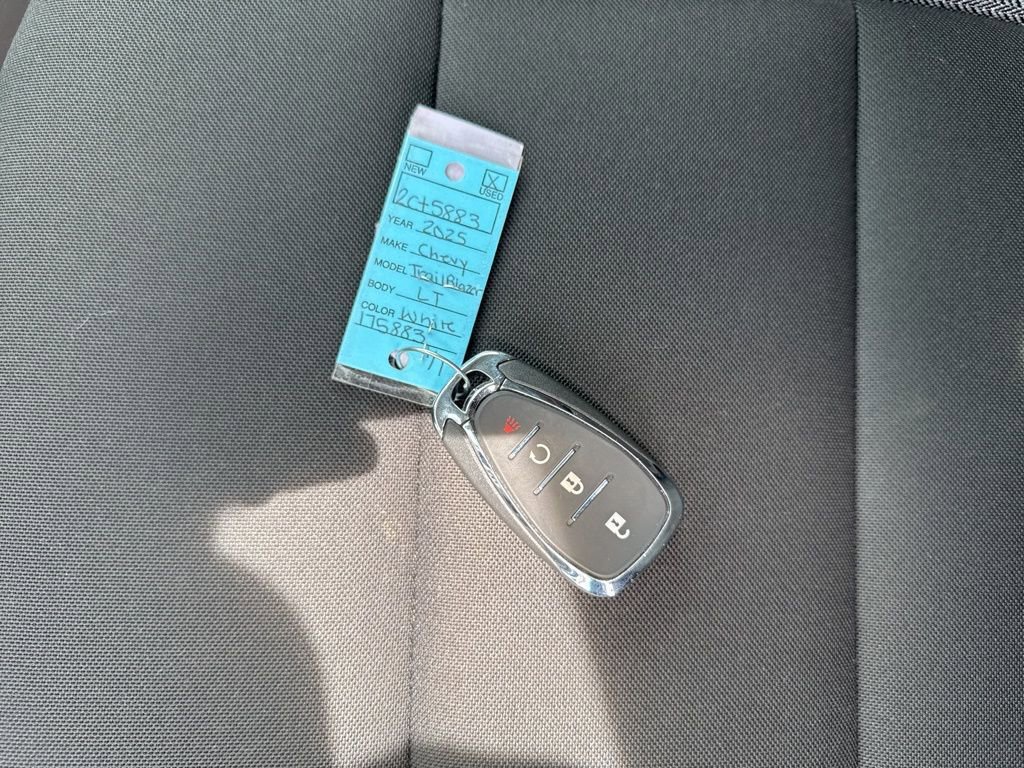 Used 2025 Chevrolet TrailBlazer LT FWD image 28
