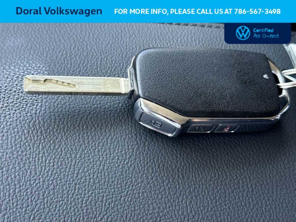 Used 2025 Kia Soul LX FWD image 28