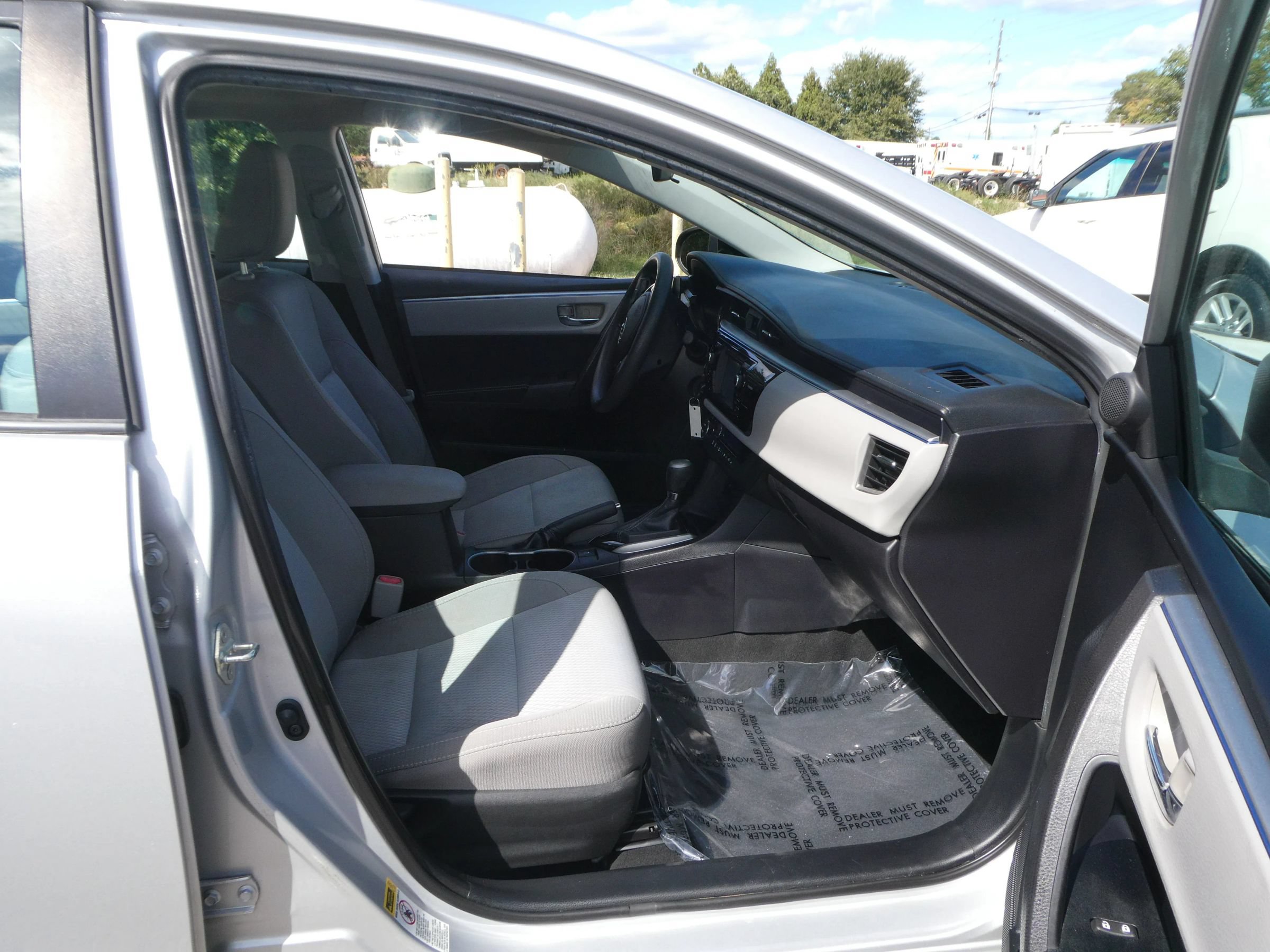 Used 2015 Toyota Corolla LE FWD image 23