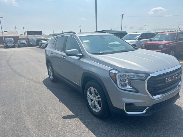 Used 2023 GMC Terrain SLE w/ Driver Convenience Package AWD/4WD image 11