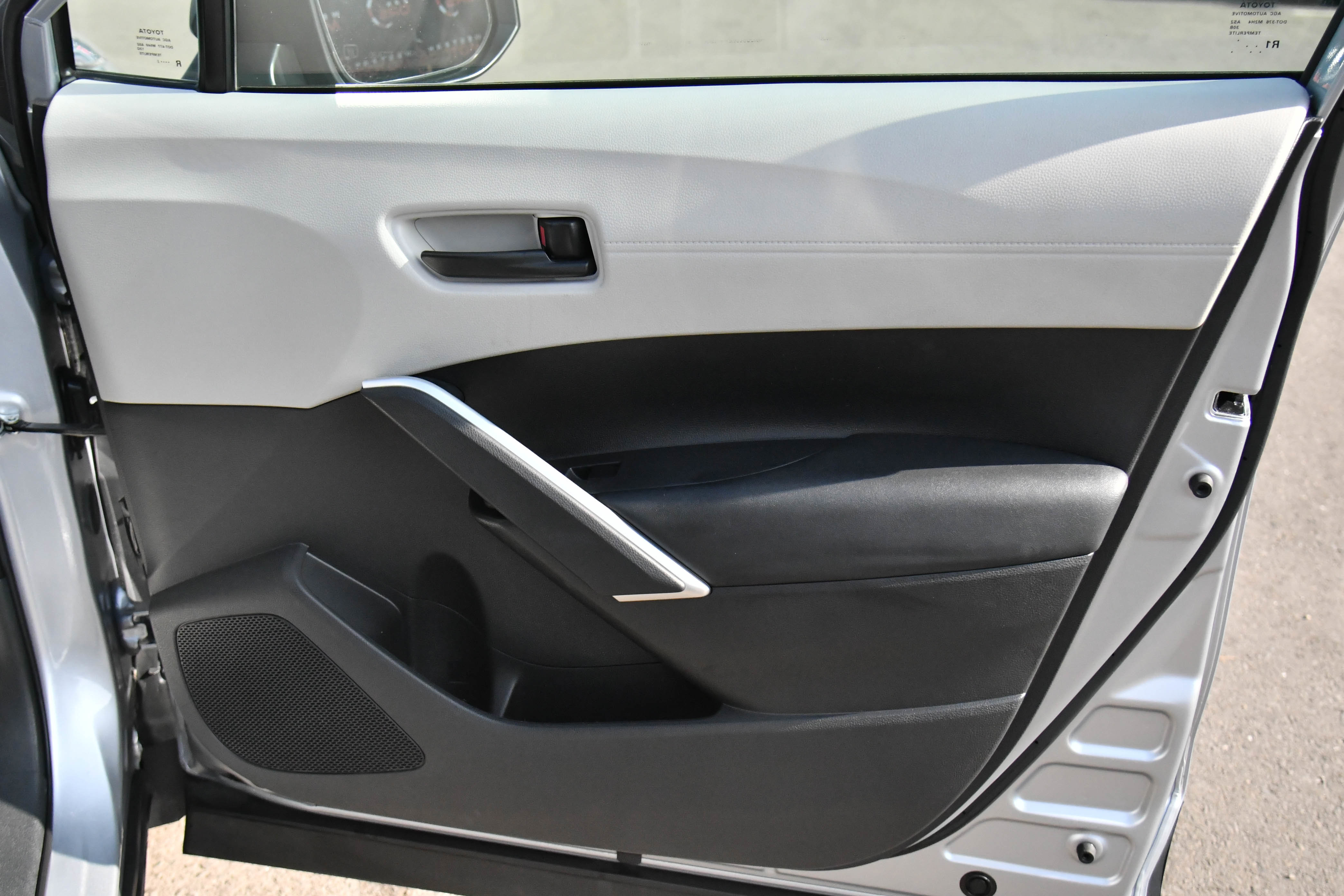 Used 2024 Toyota Corolla Cross L FWD image 40
