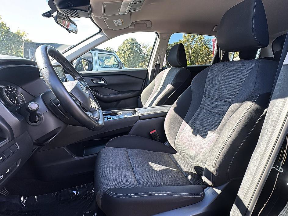 Certified 2025 Nissan Rogue SV FWD image 14
