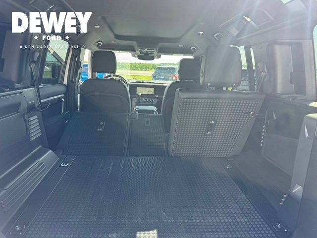 Used 2024 Land Rover Defender 110 X-Dynamic SE AWD/4WD image 30