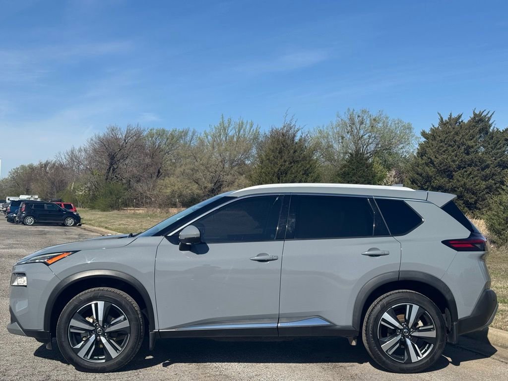 Used 2021 Nissan Rogue SL image 2