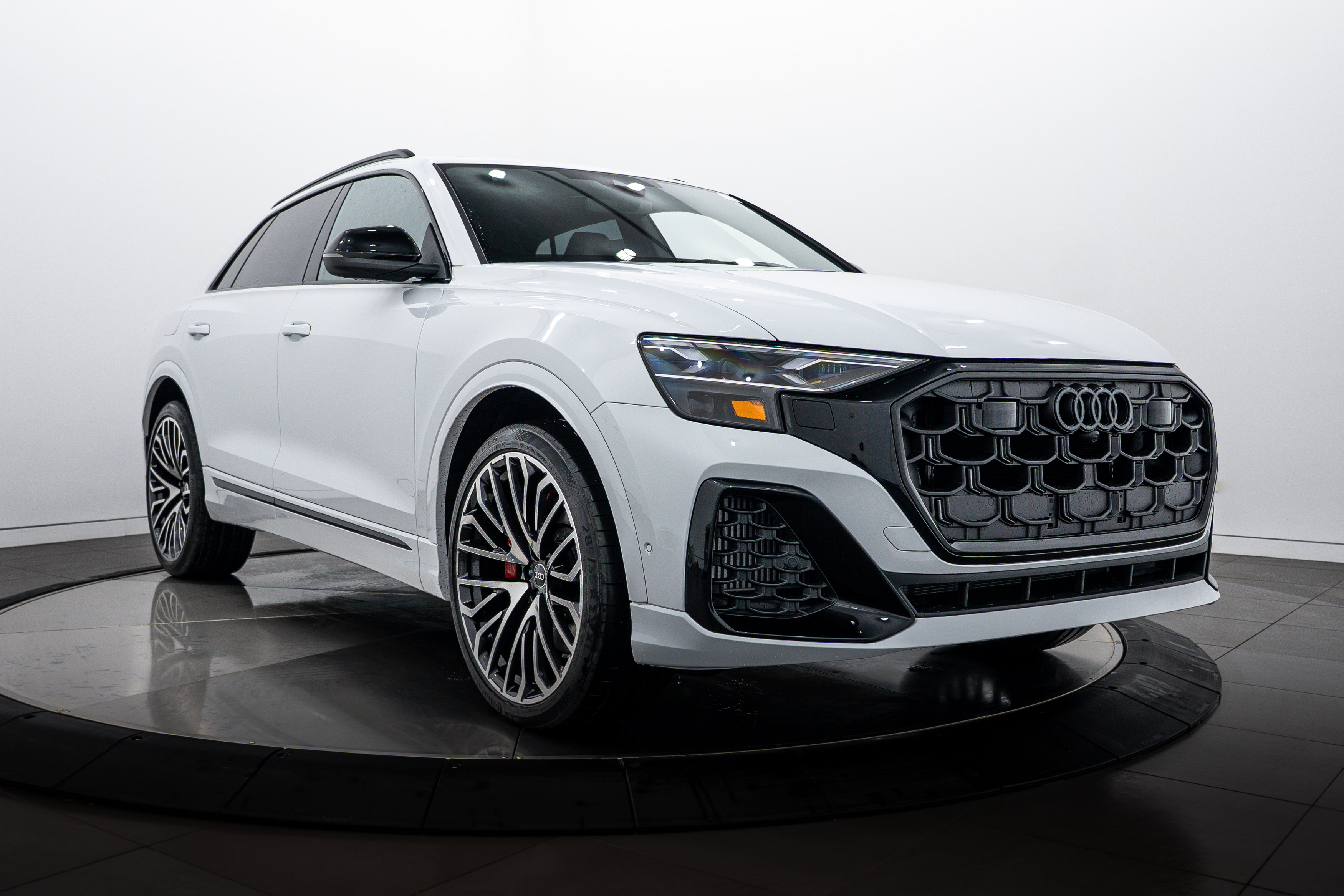 New 2026 Audi SQ8 Prestige image 2