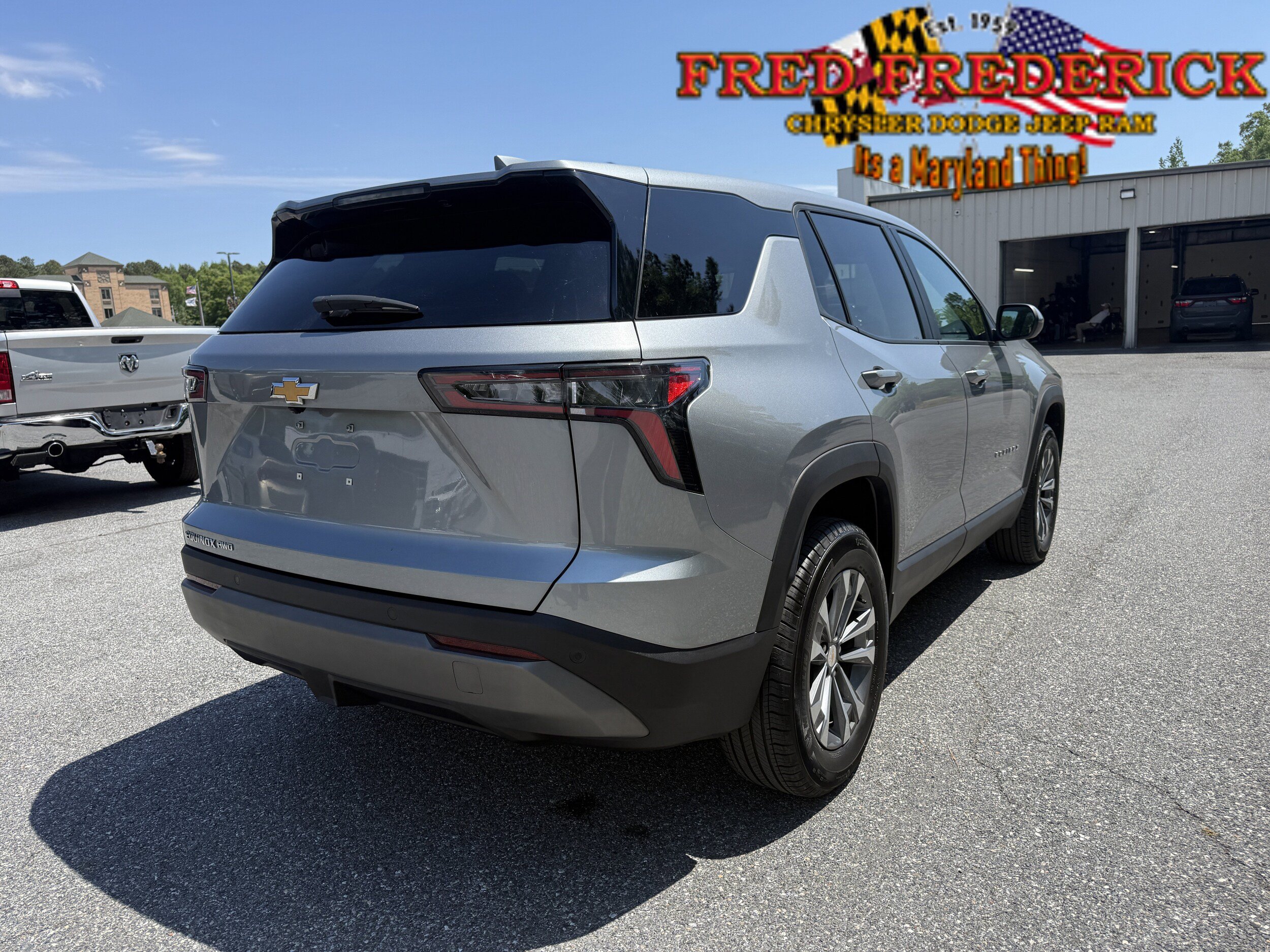 Used 2025 Chevrolet Equinox LT AWD/4WD image 8