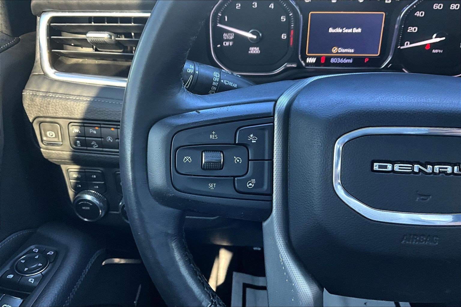Used 2021 GMC Yukon XL Denali w/ Denali Premium Package AWD/4WD image 11