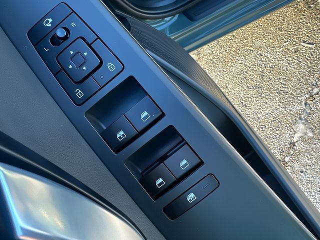 Used 2024 Kia Niro EX Touring image 21