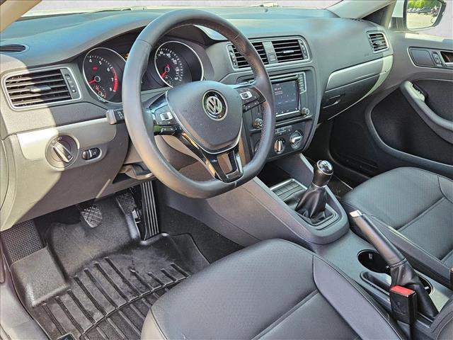 Used 2017 Volkswagen Jetta SE image 8