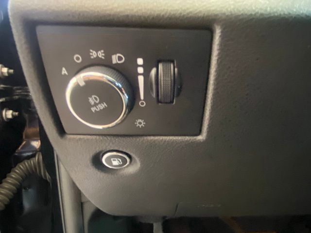 Used 2018 Jeep Grand Cherokee Laredo image 16