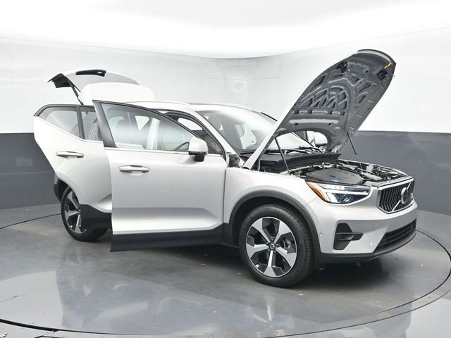 Used 2024 Volvo XC40 B5 Plus w/ Protection Package Premier image 52
