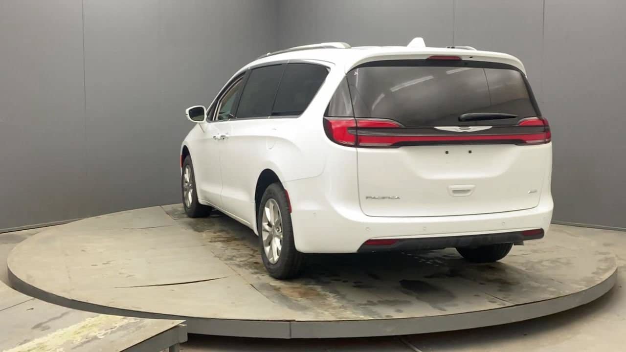 Used 2021 Chrysler Pacifica Touring-L w/ Premium & Safety Sphere Group AWD/4WD image 2