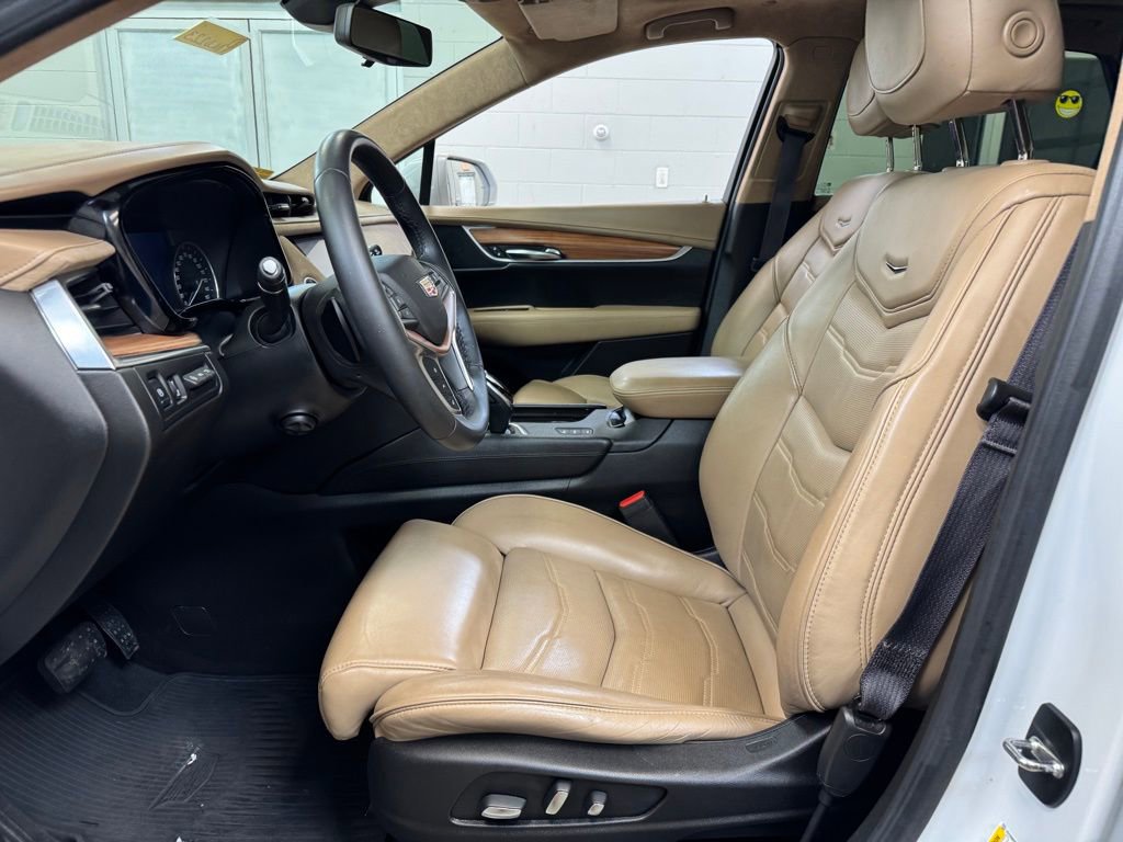 Used 2017 Cadillac XT5 Platinum w/ Driver Assist Package image 13