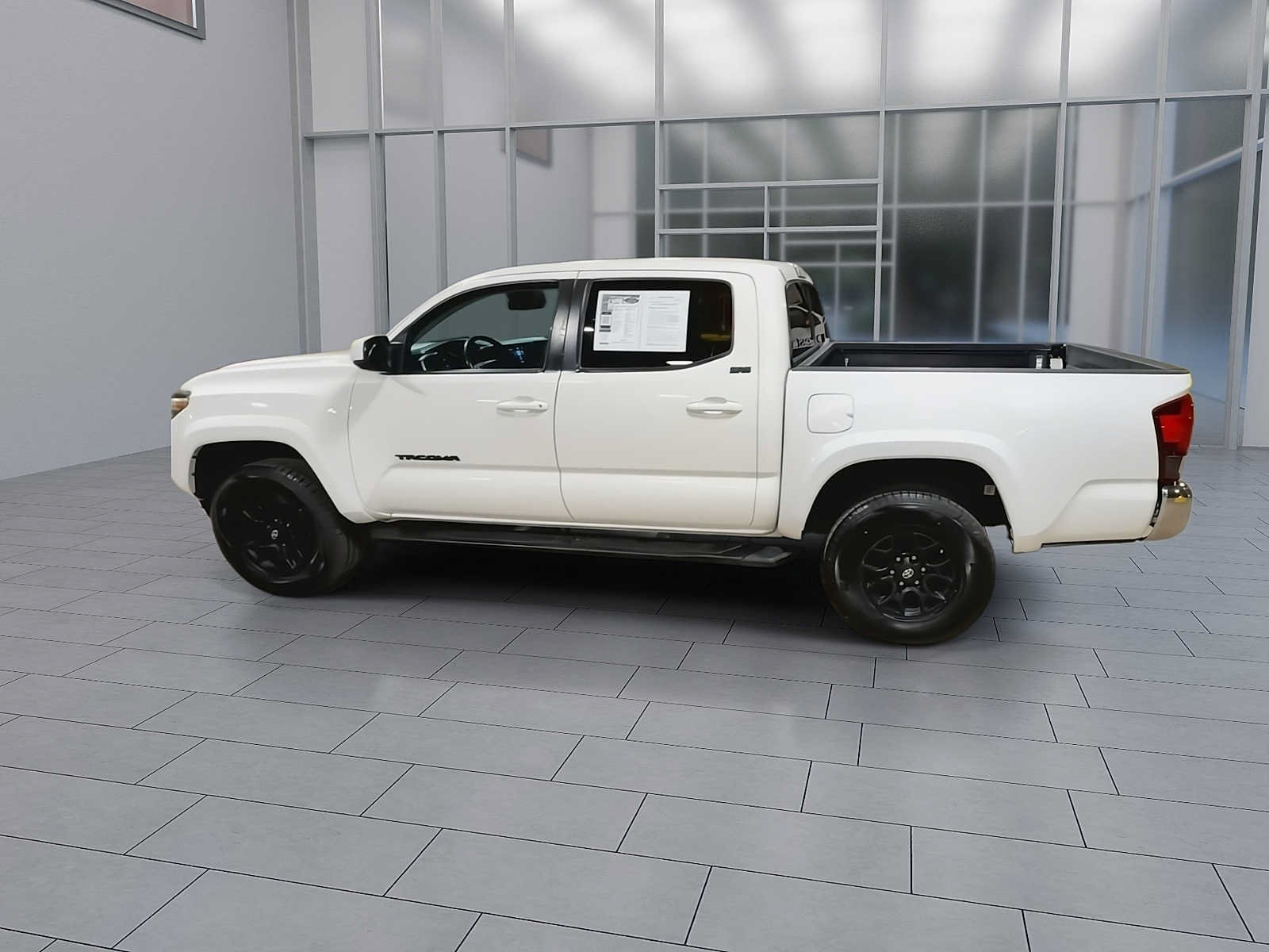 Used 2021 Toyota Tacoma SR5 AWD/4WD image 6