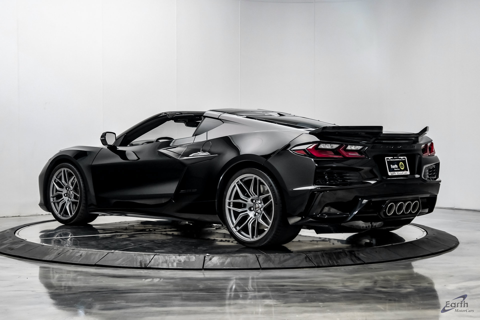 Used 2024 Chevrolet Corvette Z06 RWD image 13