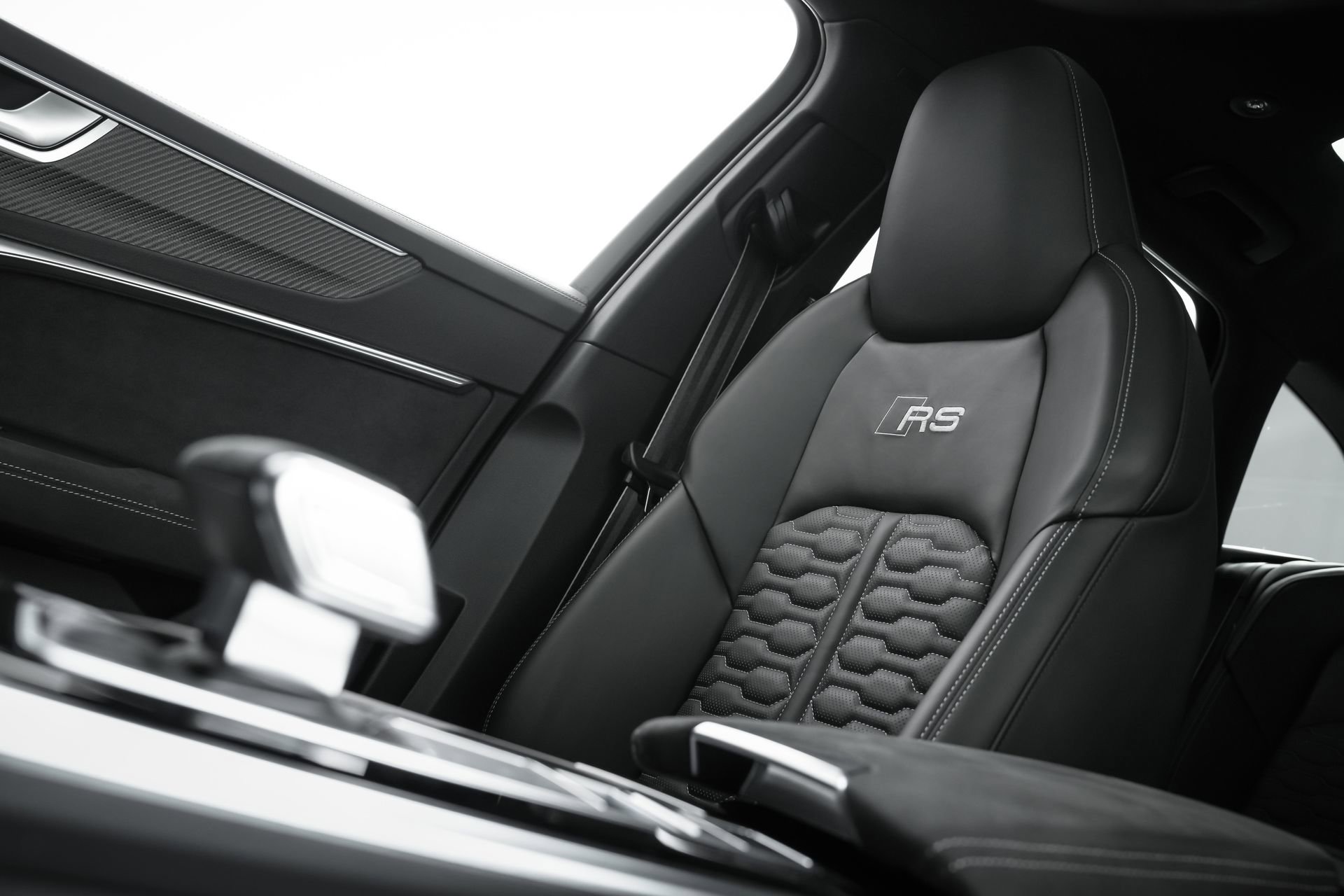 Used 2024 Audi RS 6 performance w/ Matte Carbon Package image 82