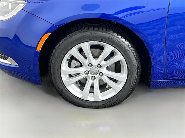 Used 2017 Chrysler 200 Limited Platinum image 10