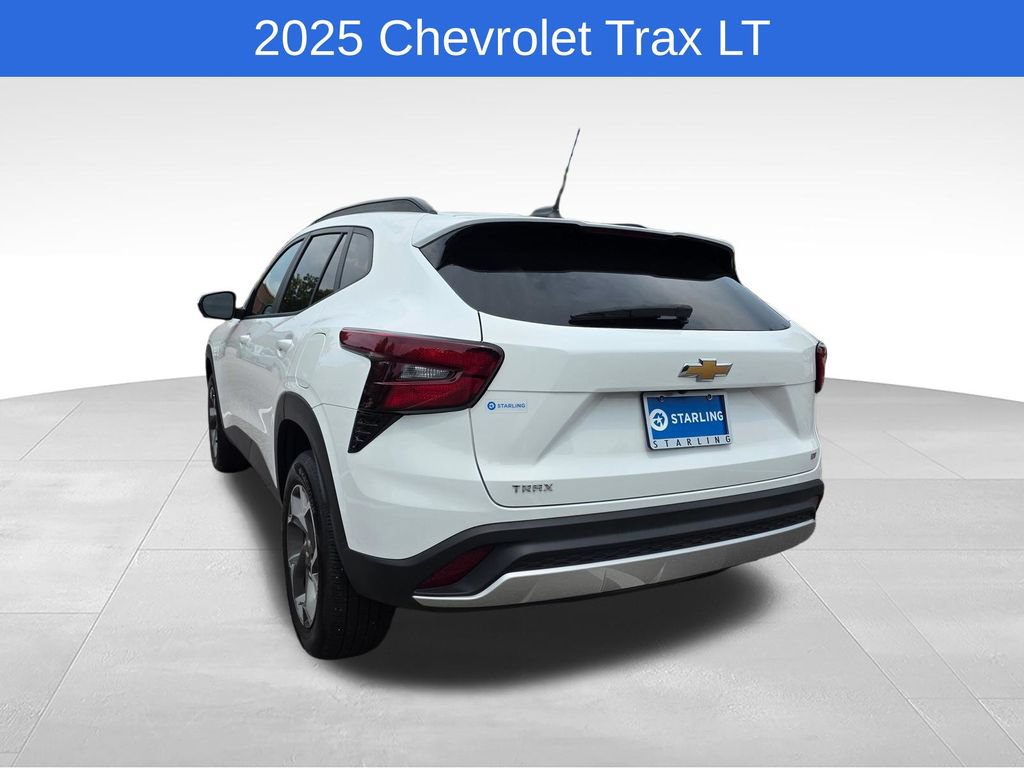 Used 2025 Chevrolet Trax LT FWD image 7