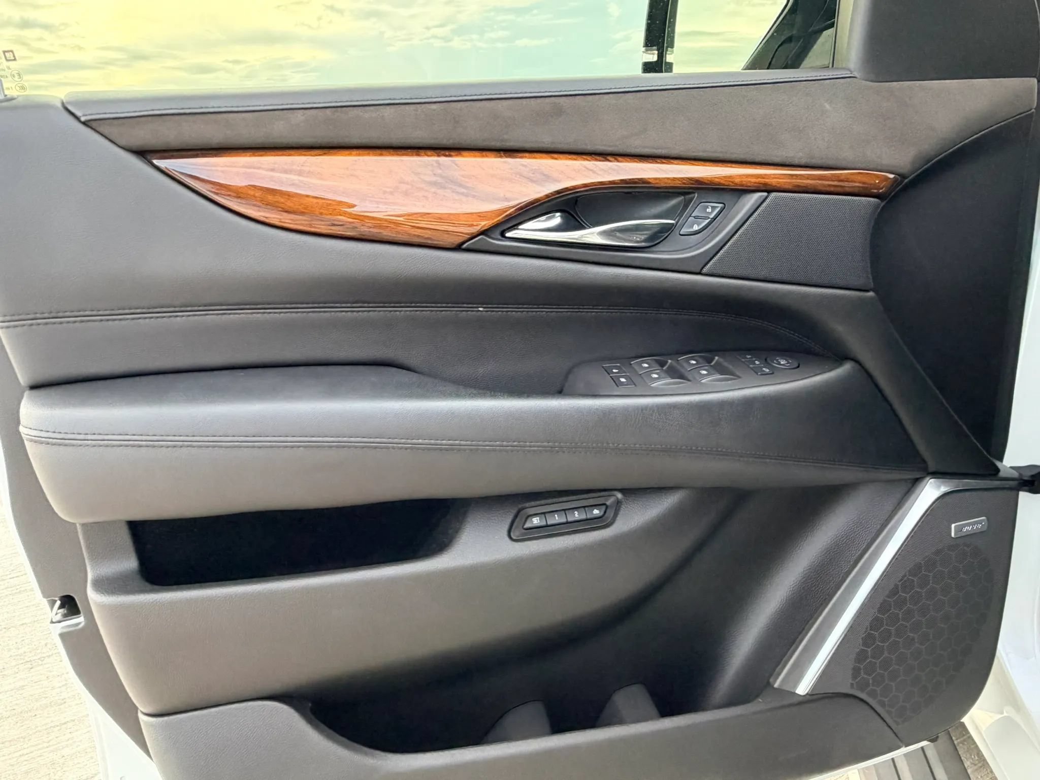 Used 2016 Cadillac Escalade Premium RWD image 18