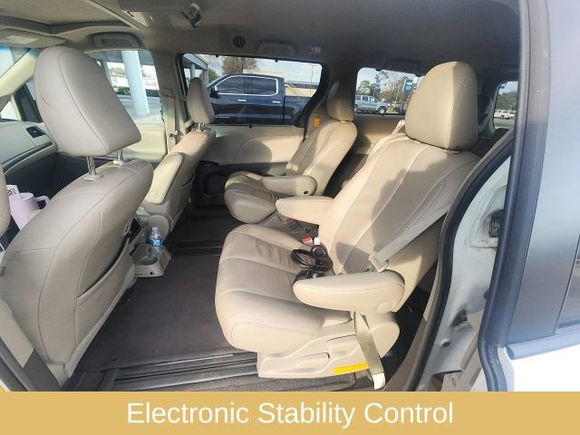 Used 2014 Toyota Sienna XLE image 16