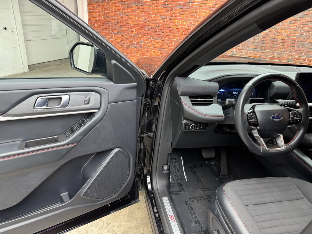 Used 2025 Ford Explorer ST-Line w/ ST-Line Street Pack AWD/4WD image 10