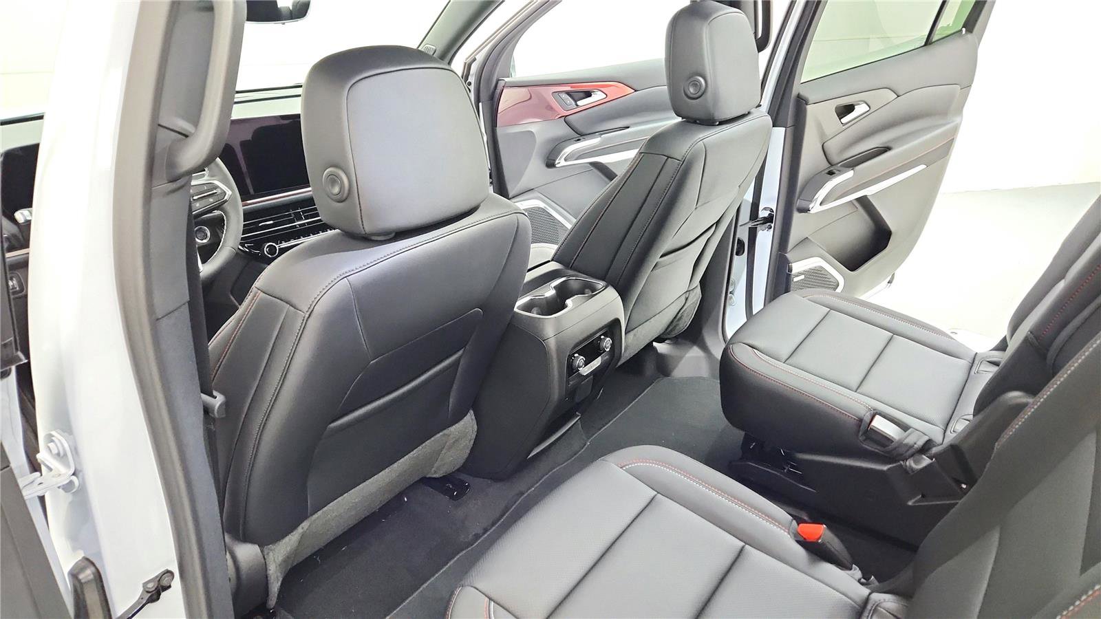 New 2026 Chevrolet Traverse Z71 w/ Enhanced Driving Package AWD/4WD image 12