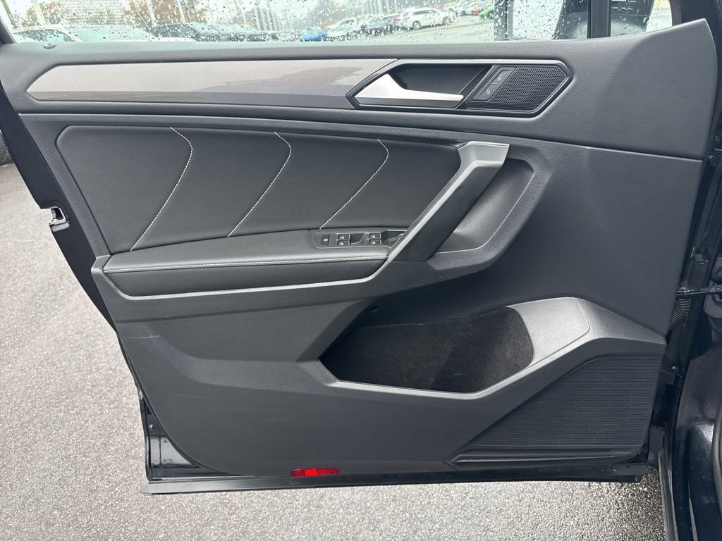 Used 2023 Volkswagen Tiguan SE w/ Panoramic Sunroof Package image 27