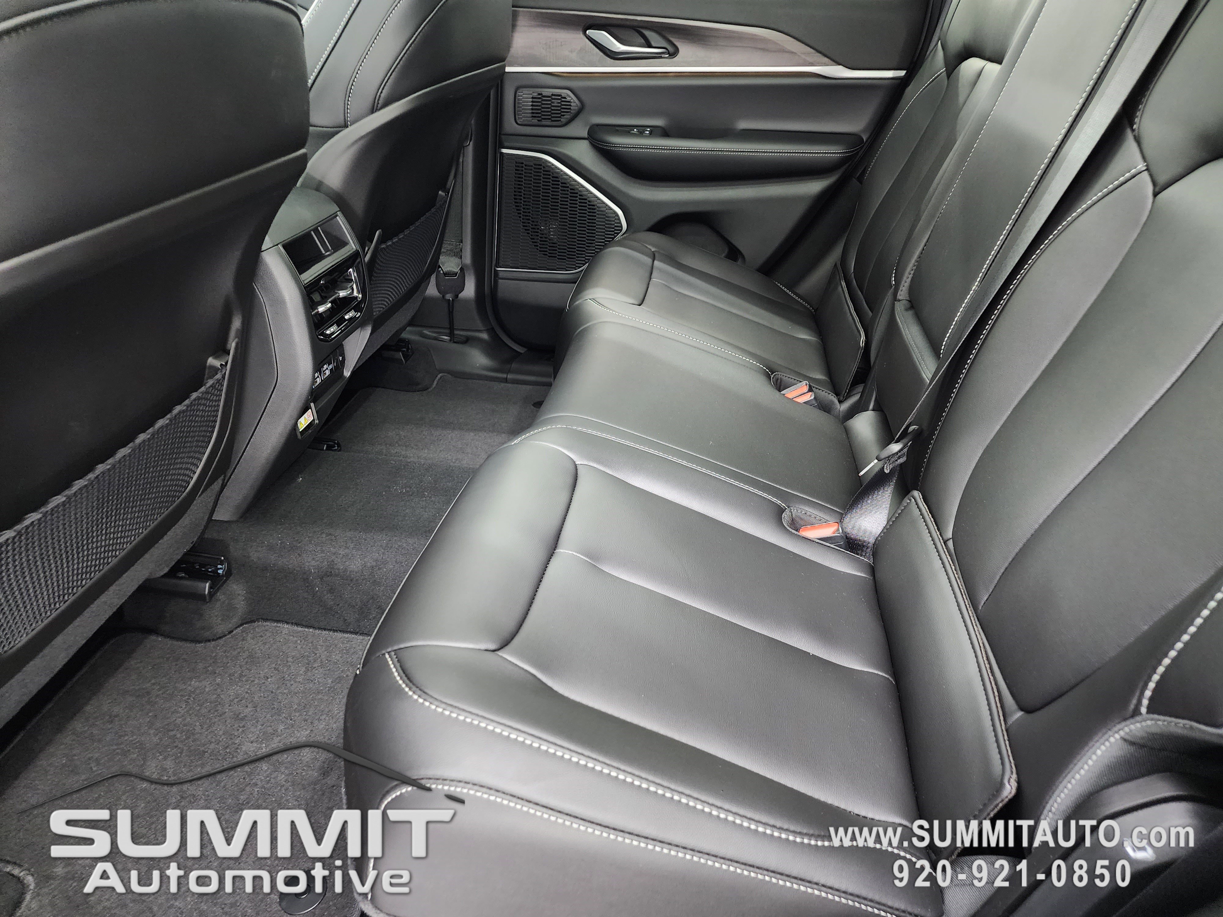 New 2025 Jeep Grand Cherokee Limited w/ Black Appearance Package image 39