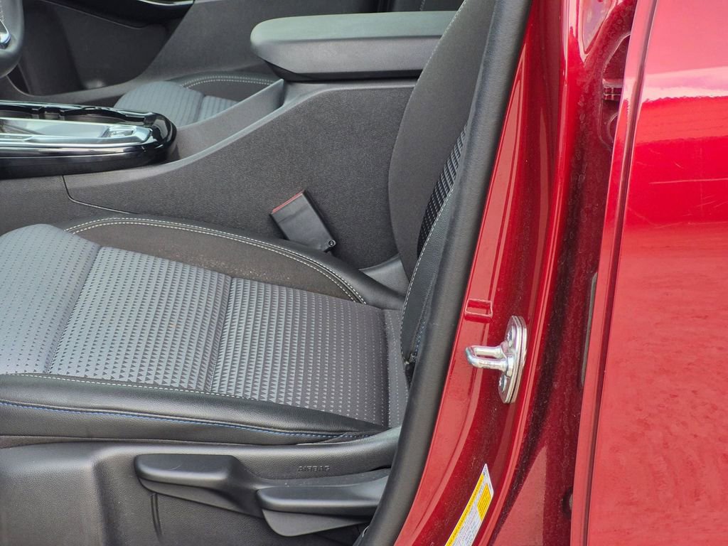 Used 2025 Chevrolet Trax LT w/ LT Convenience Package FWD image 19