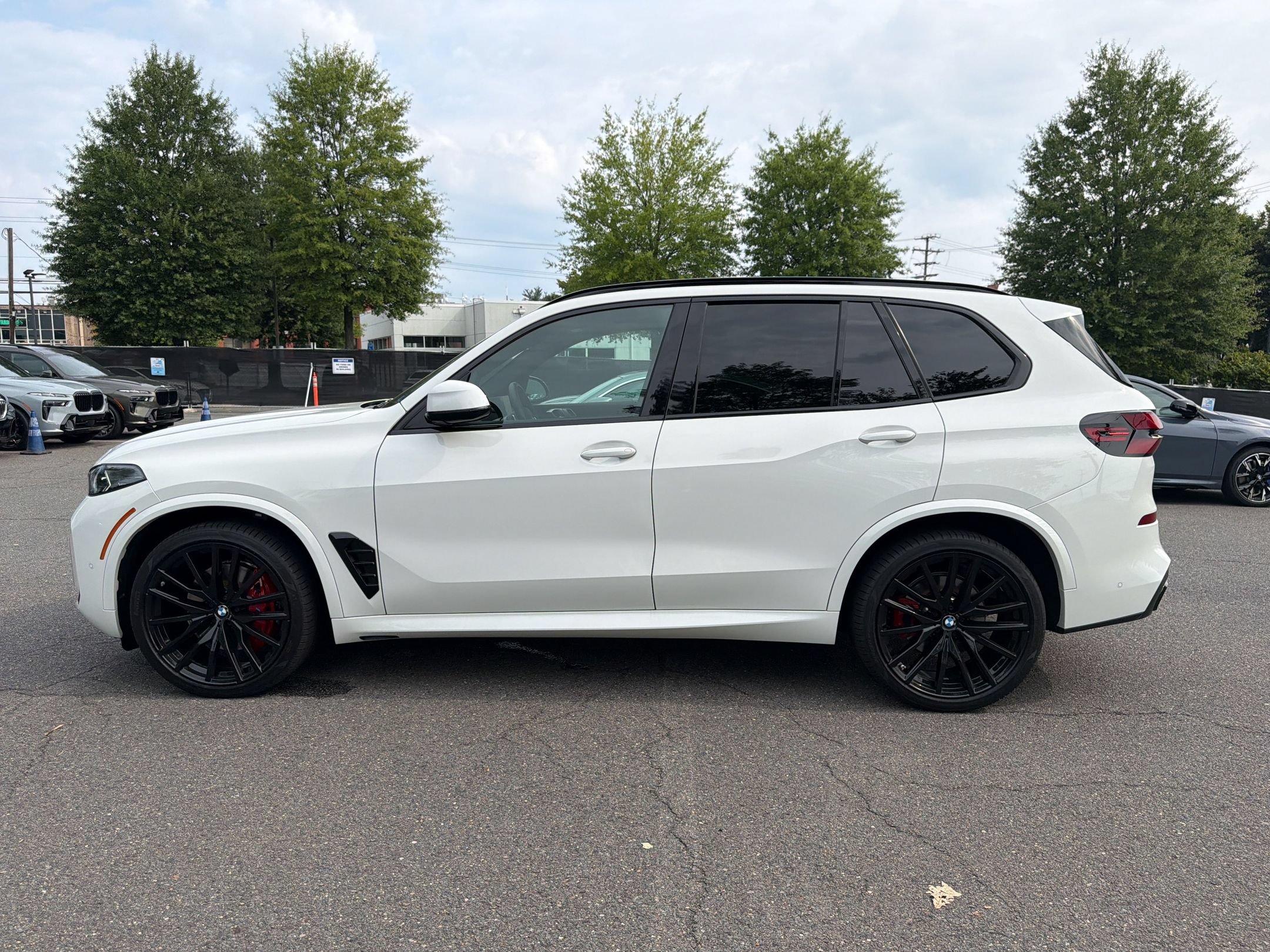 Certified 2025 BMW X5 xDrive40i w/ Executive Package AWD/4WD image 2