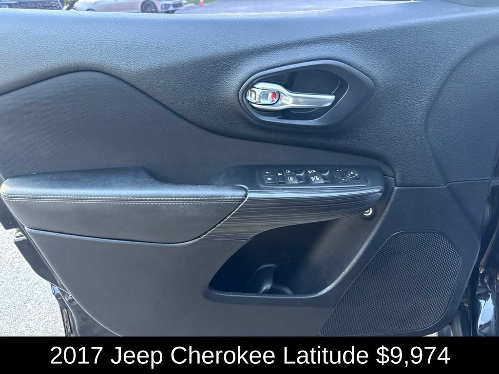 Used 2017 Jeep Cherokee Latitude FWD image 11