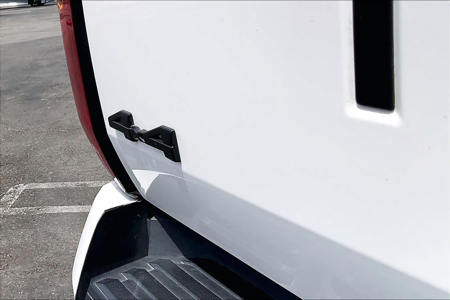 Used 2022 Toyota Tundra SR5 w/ SR5 Convenience Package AWD/4WD image 9
