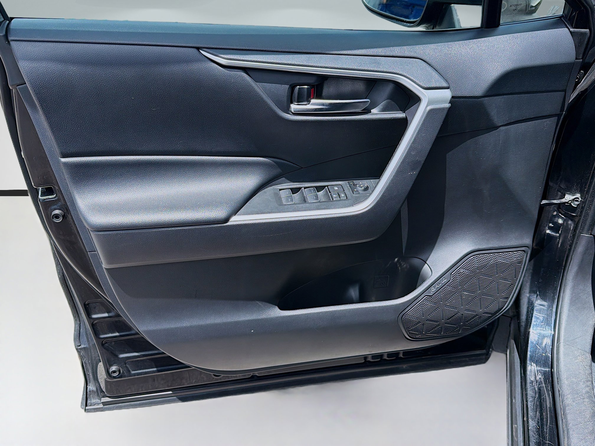 Used 2024 Toyota RAV4 XLE FWD image 20