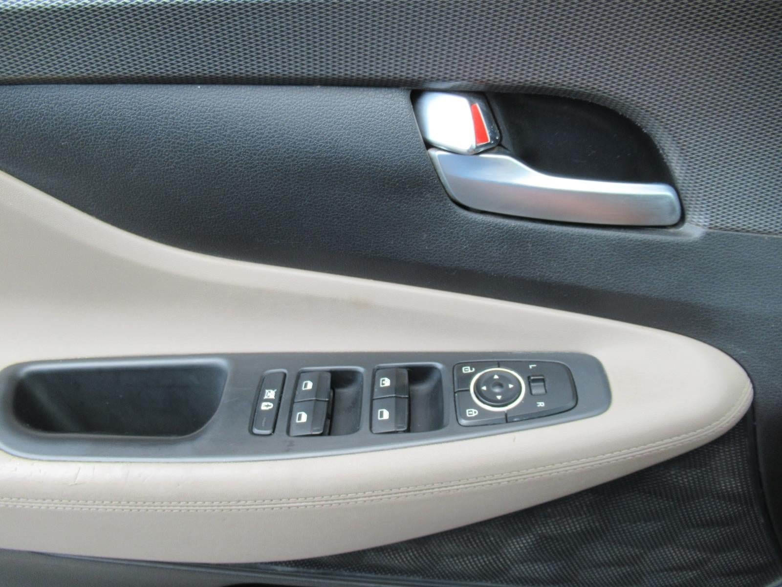 Used 2019 Hyundai Santa Fe SE FWD image 19