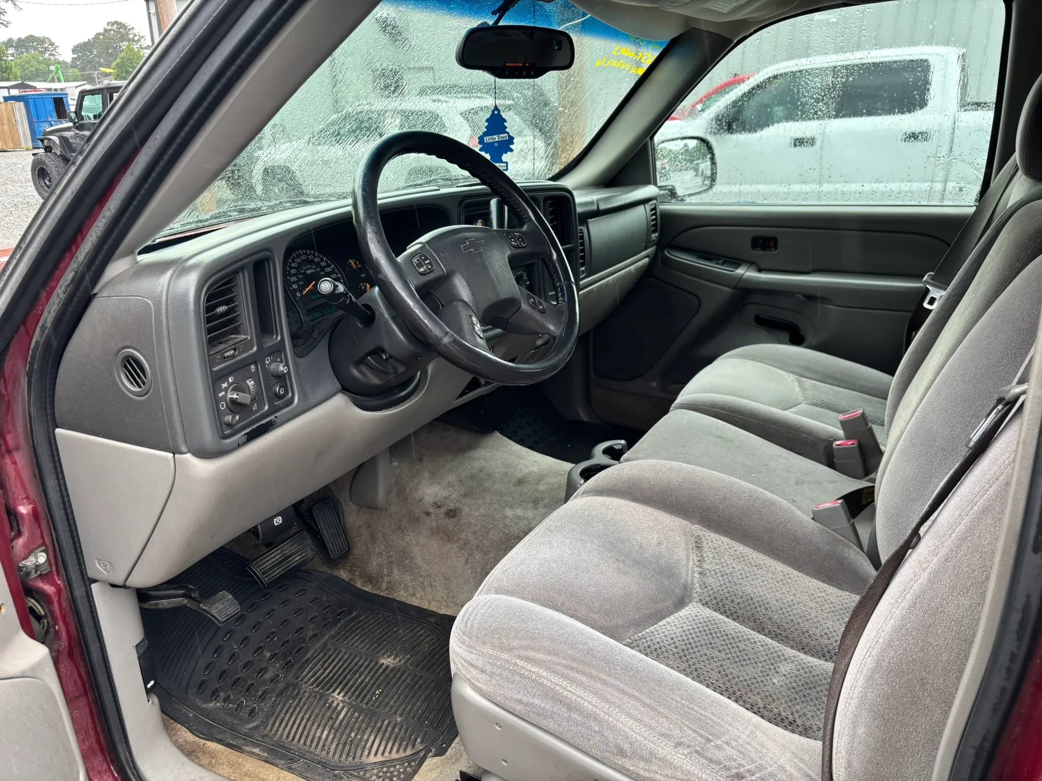 Used 2005 Chevrolet Suburban LS RWD image 9