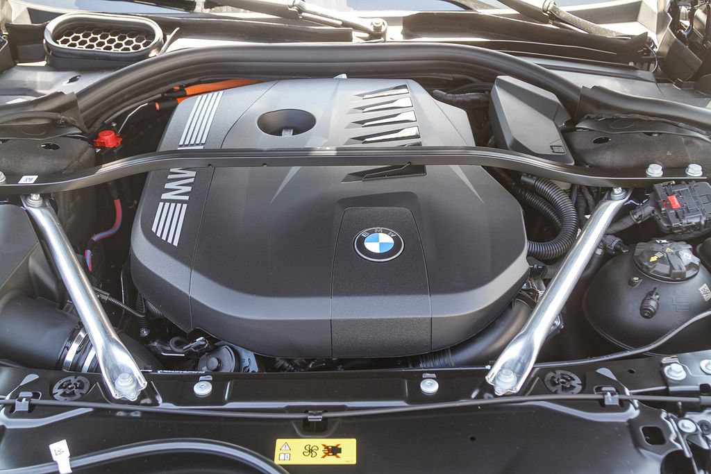New 2026 BMW 750e xDrive w/ Premium Package AWD/4WD image 22