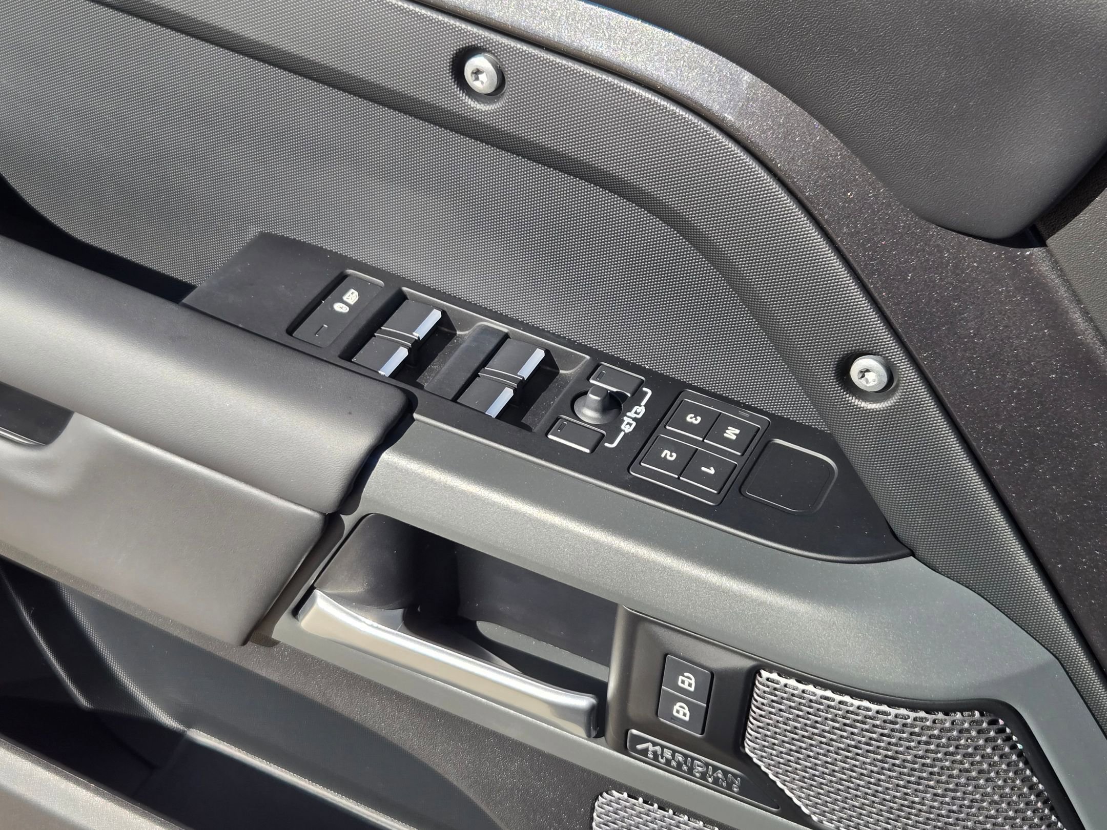 Used 2024 Land Rover Defender 110 X image 12