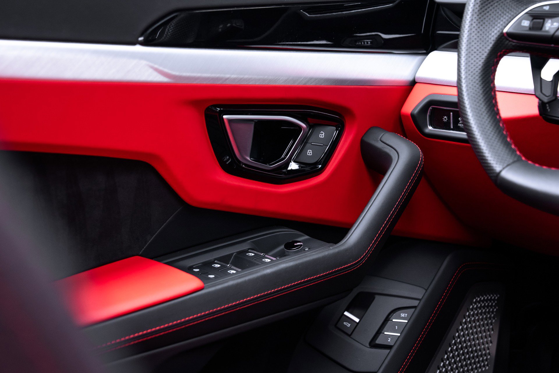 Used 2021 Lamborghini Urus AWD/4WD image 37