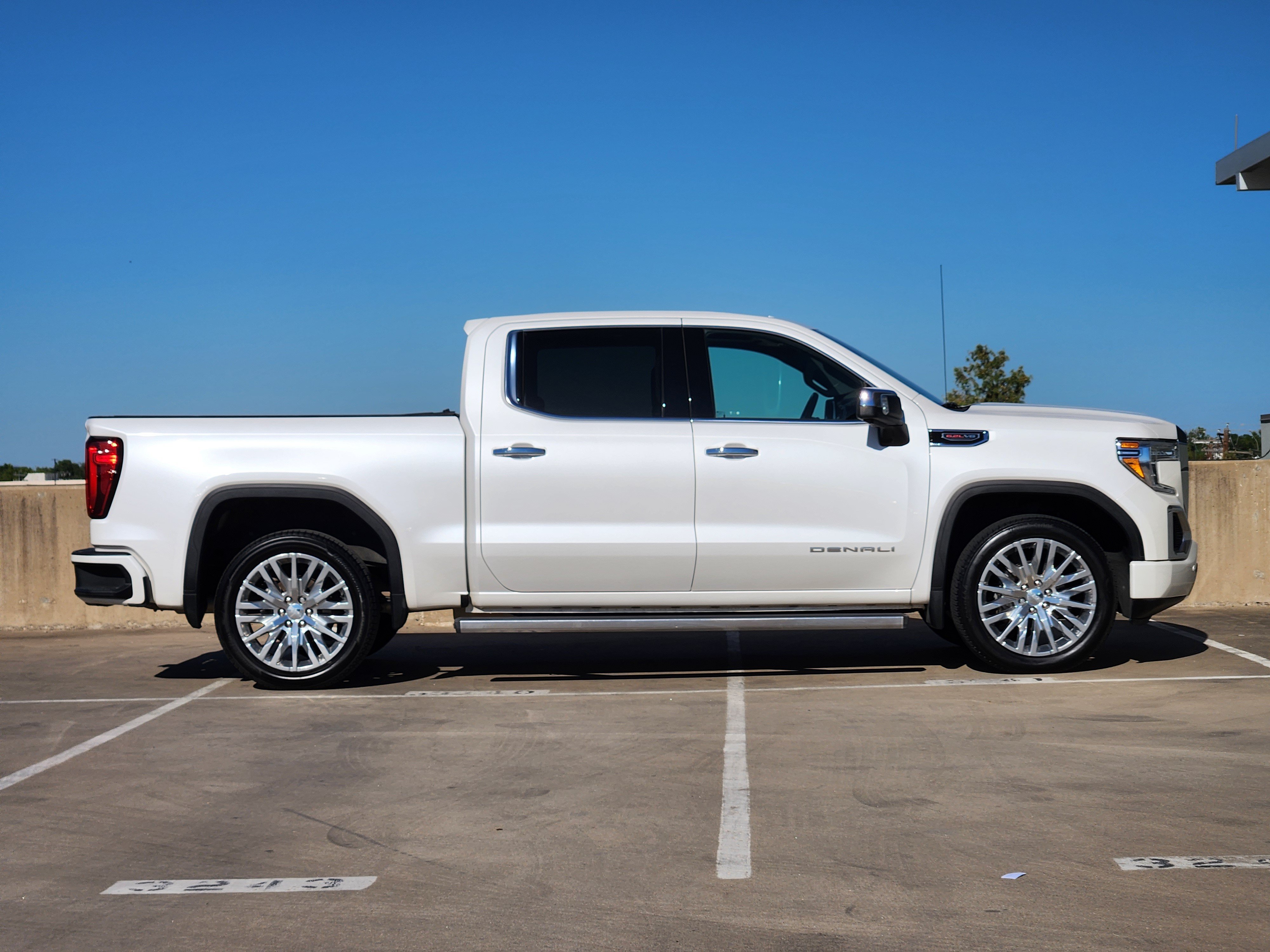 Used 2019 GMC Sierra 1500 Denali w/ Denali Ultimate Package AWD/4WD image 9