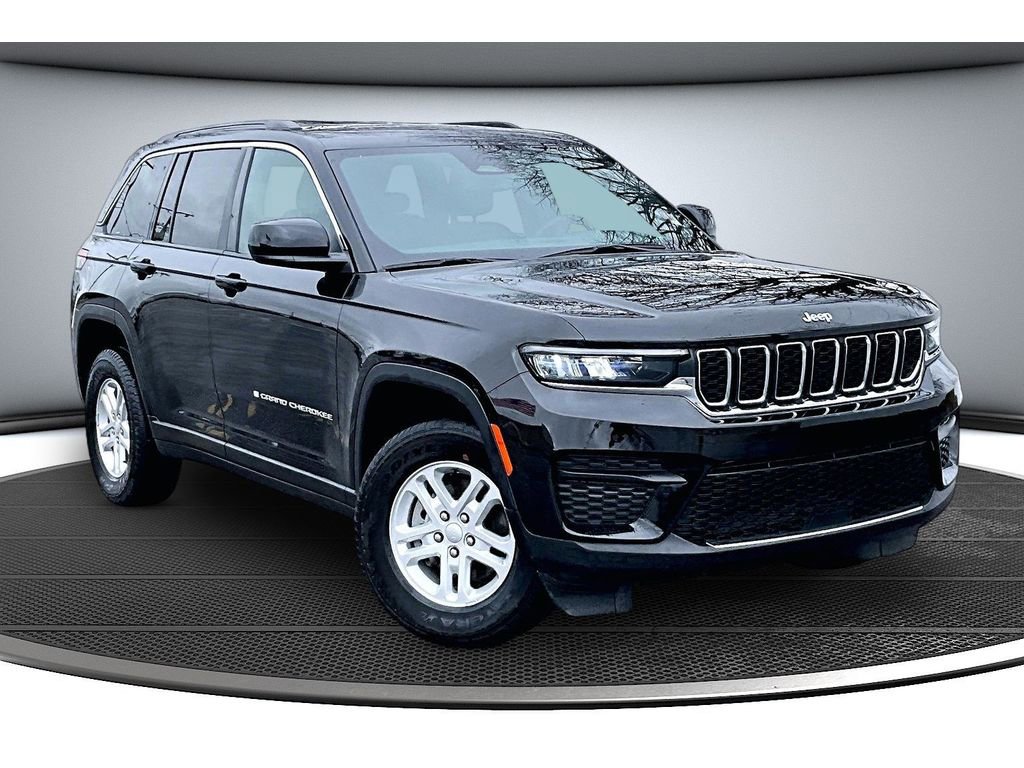 Used 2024 Jeep Grand Cherokee Laredo image 13