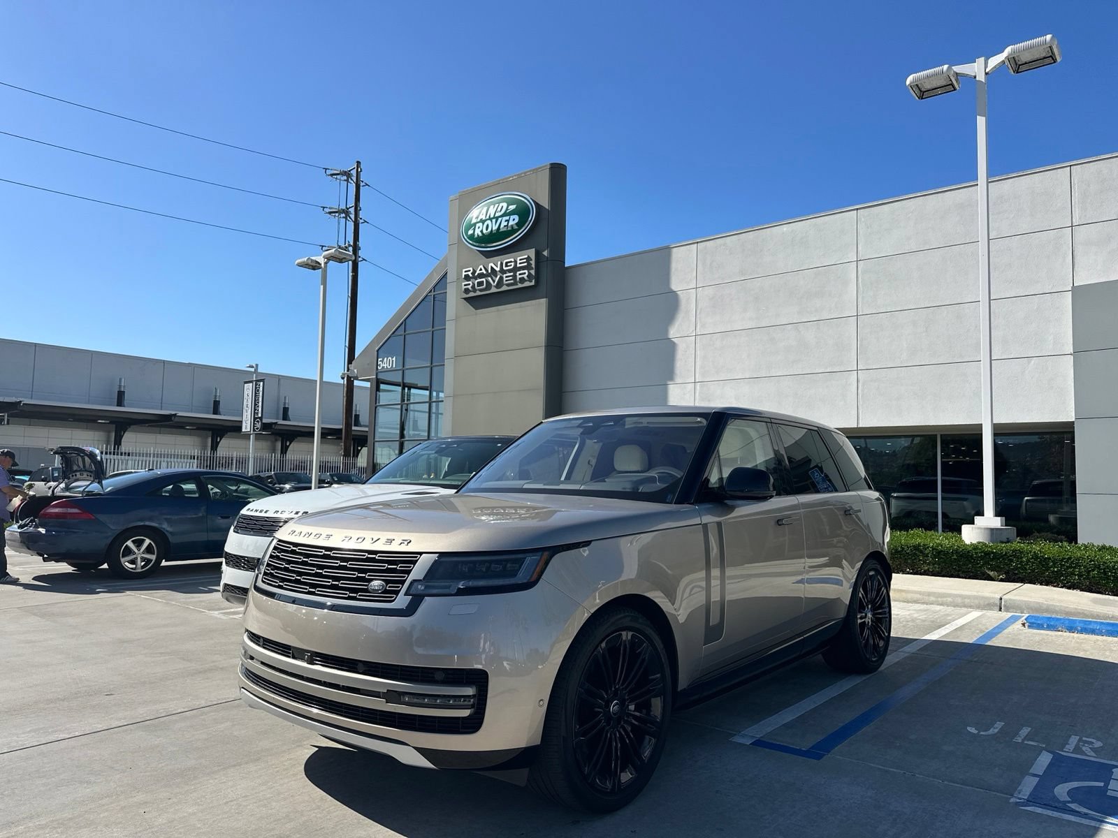 Used 2023 Land Rover Range Rover SE