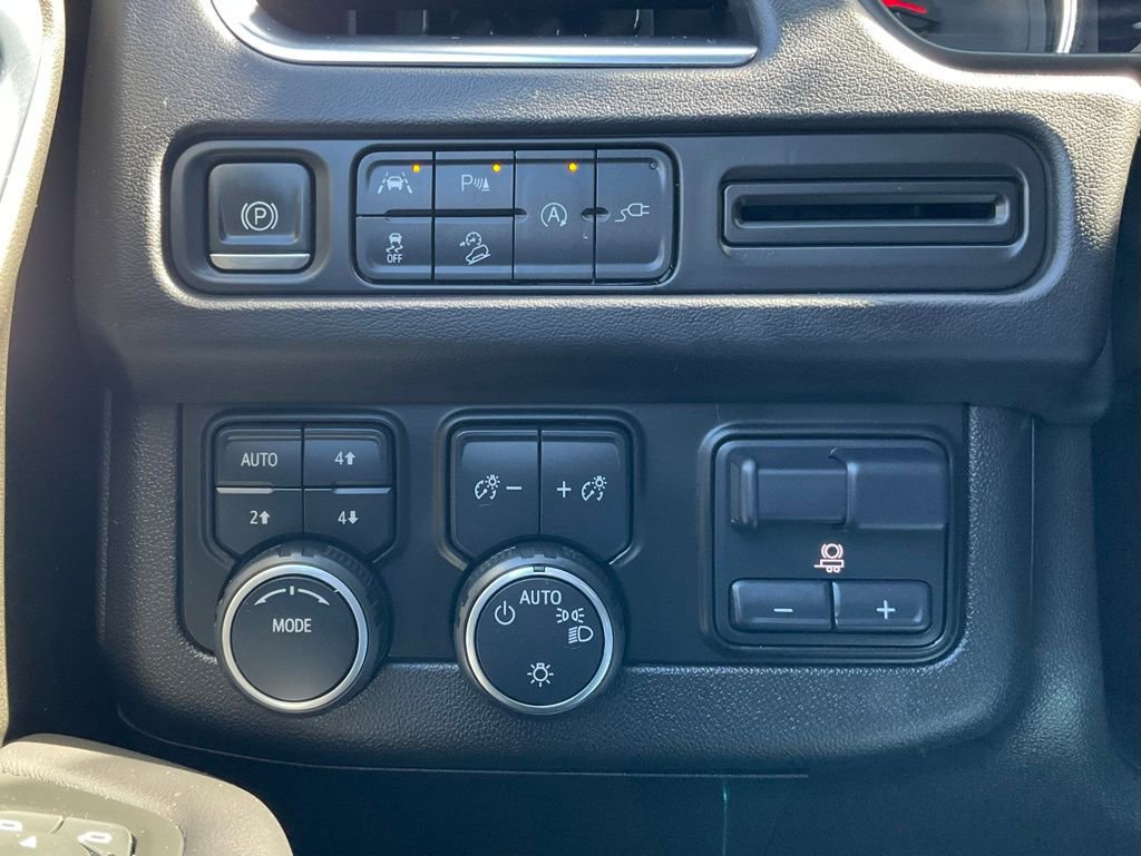 Used 2021 Chevrolet Suburban Z71 w/ Luxury Package image 53