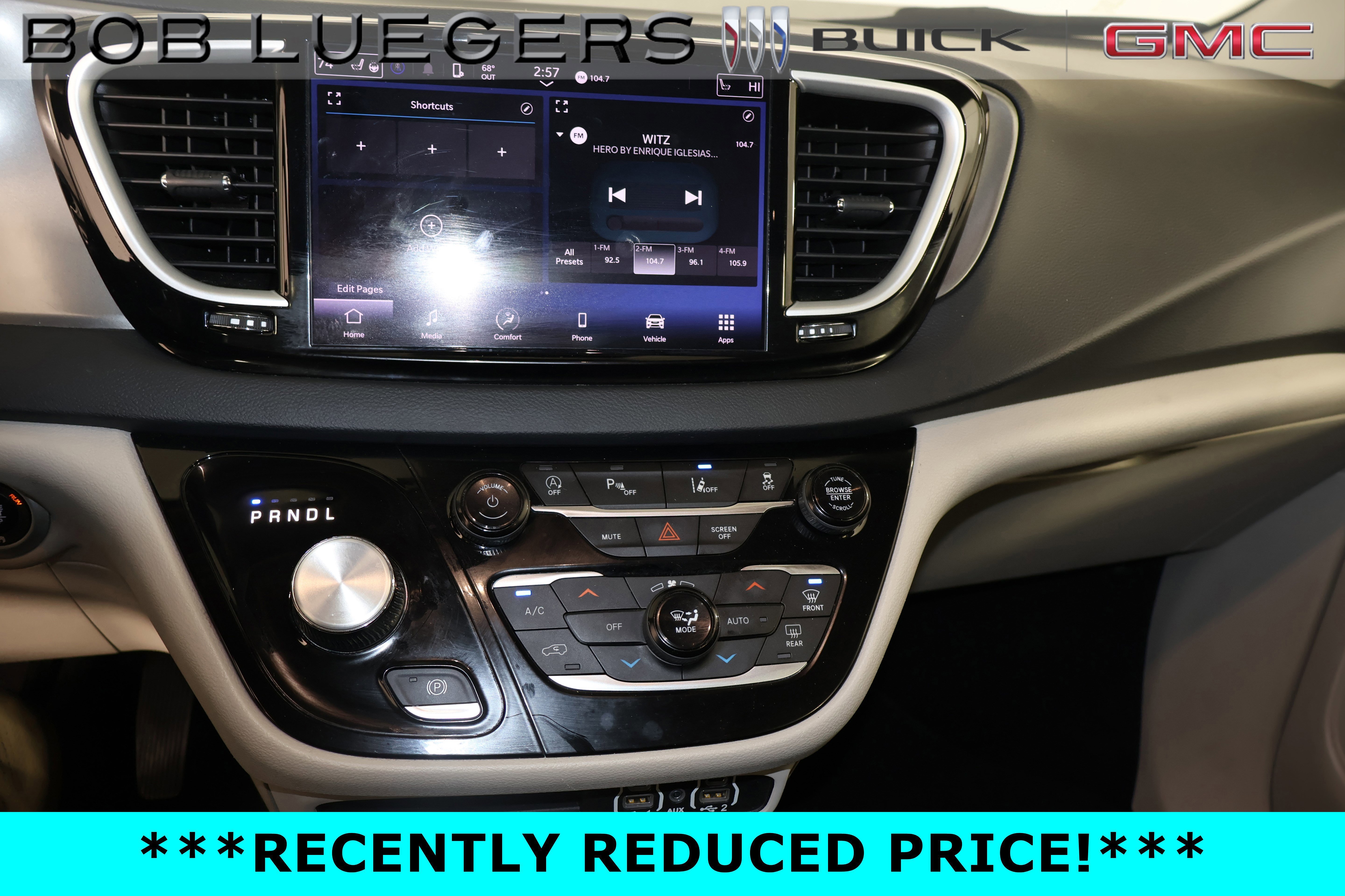 Used 2023 Chrysler Pacifica Touring-L FWD image 21
