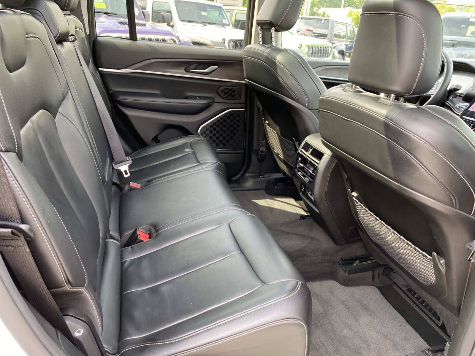 Used 2022 Jeep Grand Cherokee Limited AWD/4WD image 25
