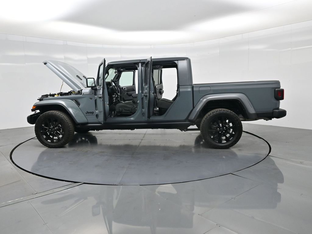 Used 2024 Jeep Gladiator Sport image 40