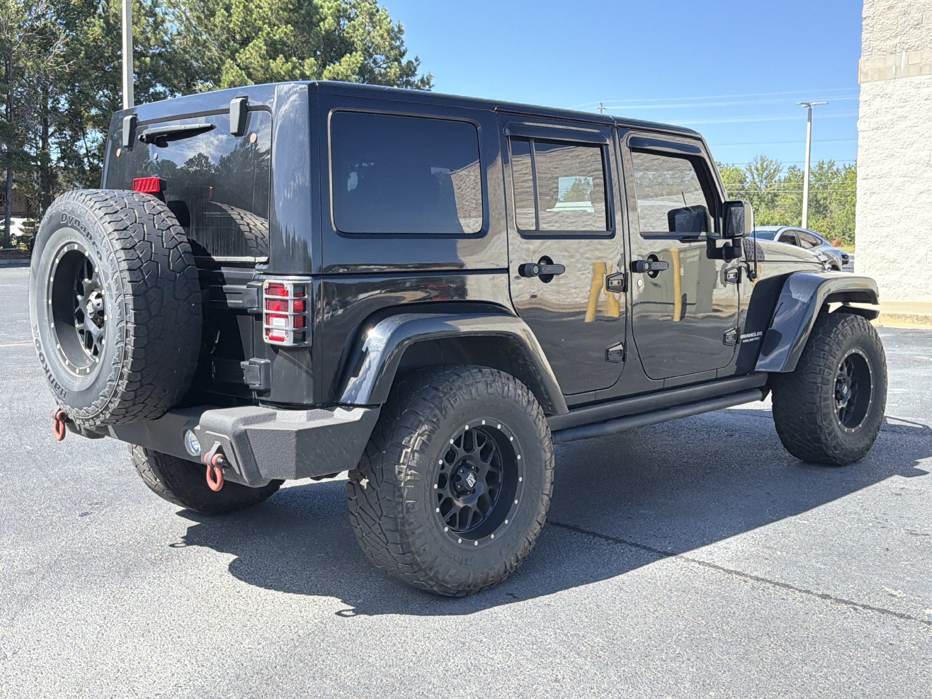 Used 2015 Jeep Wrangler Unlimited Sahara w/ Connectivity Group AWD/4WD image 12